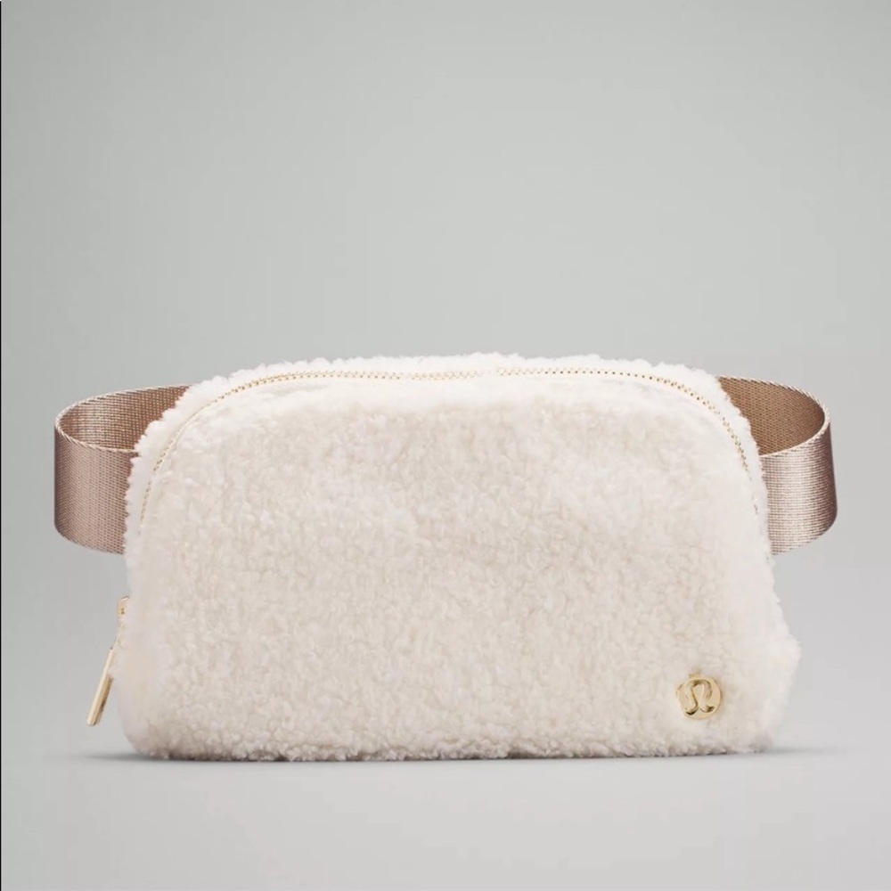 Brand new lululemon Sherpa belt bag
